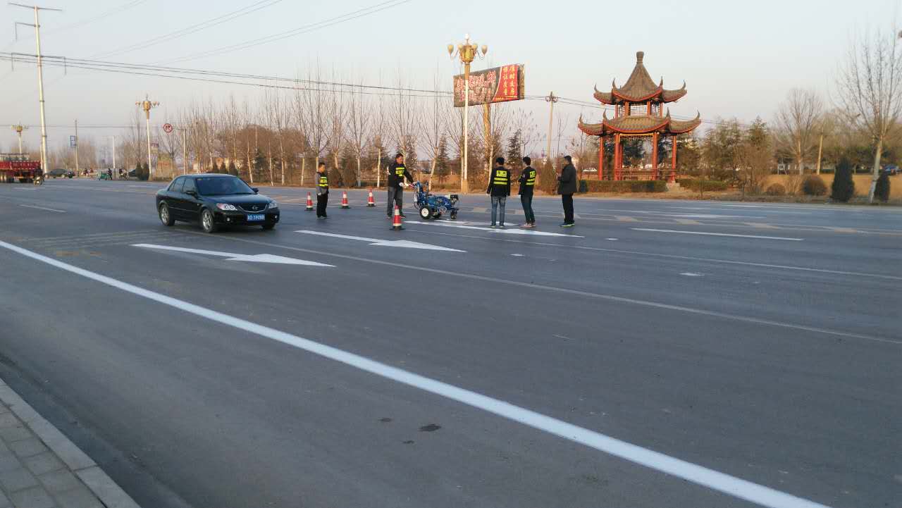 北京道路標(biāo)線減速標(biāo)線常見于學(xué)校區(qū)域、醫(yī)院周邊